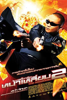 欧阳娜娜和任敏姐妹情深，手牵手出场，两人的裙摆“一黑一白”搭配出不俗气质。